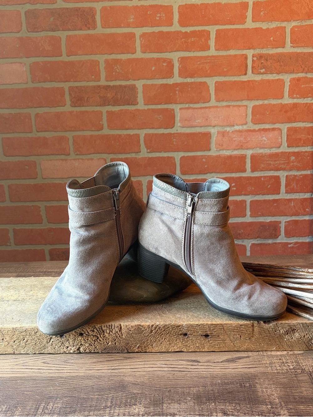 Croft & Barrow Women’s Terminal Grey Faux Suede Ankle Boots – Size 7.5 Medium
